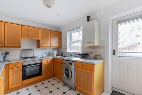 2 bedroom semi-detached house to rent, John Batchelor Way, Penarth CF64