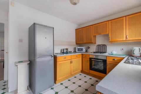 2 bedroom semi-detached house to rent, John Batchelor Way, Penarth CF64