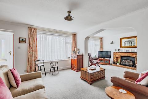 4 bedroom end of terrace house for sale, Avondale Close, Horley