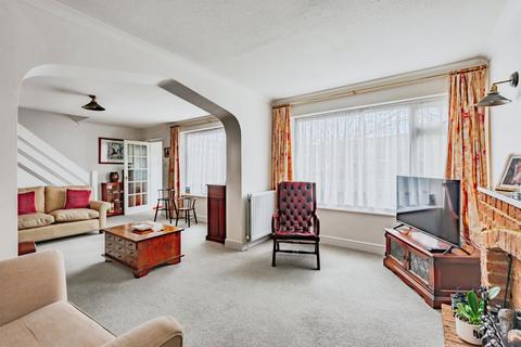 4 bedroom end of terrace house for sale, Avondale Close, Horley