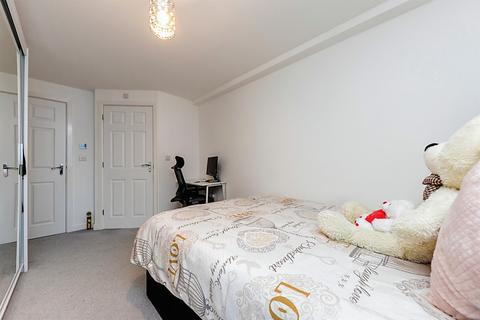 2 bedroom flat for sale, Arnold Close, Hertford