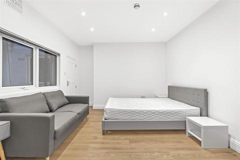 Studio to rent, Gloucester Place, London NW1