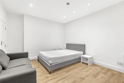 Studio to rent, Gloucester Place, London NW1