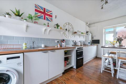 3 bedroom apartment for sale, High Street, Merstham RH1