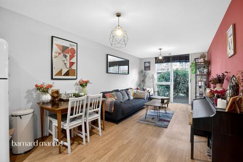 2 bedroom flat for sale, Great Amwell Lane, London