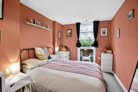 2 bedroom flat for sale, Great Amwell Lane, London
