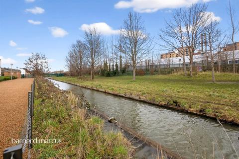 2 bedroom flat for sale, Great Amwell Lane, London