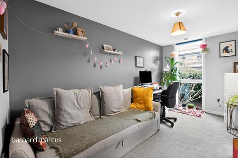 2 bedroom flat for sale, Great Amwell Lane, London