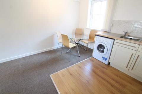 2 bedroom flat to rent, Horsfall Street, Liverpool L8