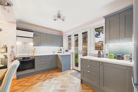 2 bedroom semi-detached house for sale, Ferry Road, Hessle