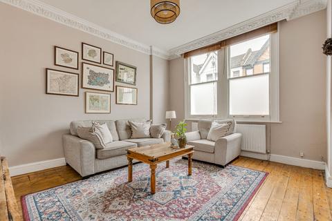 3 bedroom flat for sale, Stirling Road, London