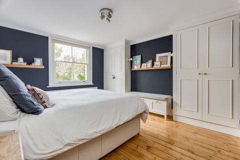 3 bedroom flat for sale, Stirling Road, London