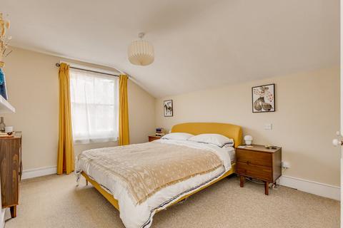 2 bedroom flat to rent, Wroughton Road, Battersea, London