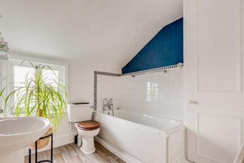 2 bedroom flat to rent, Wroughton Road, Battersea, London