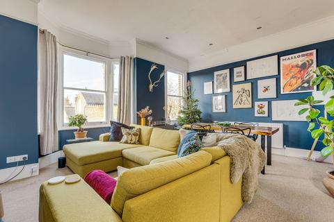 2 bedroom flat to rent, Wroughton Road, Battersea, London