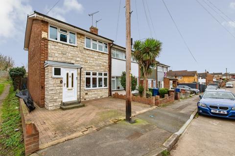 Toft Avenue, Grays