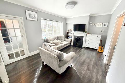 2 bedroom maisonette for sale, Roe Lane, London NW9