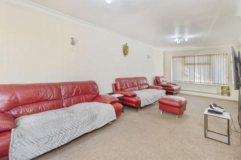 3 bedroom semi-detached house for sale, Coombe Rise, Oadby, Leicester
