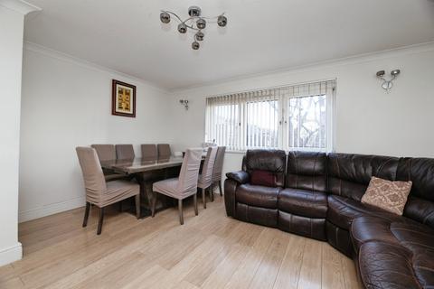 2 bedroom maisonette for sale, High Street, London