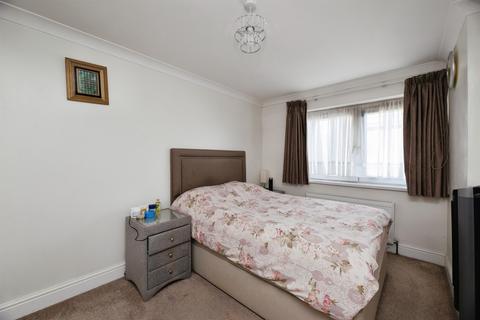 2 bedroom maisonette for sale, High Street, London