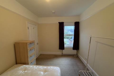 4 bedroom terraced house to rent, Donnington Road, Reading