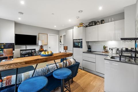 1 bedroom apartment for sale, Summerstown, London