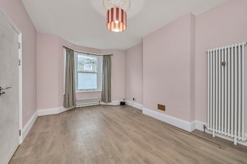 3 bedroom terraced house to rent, Elm Park, London, SW2