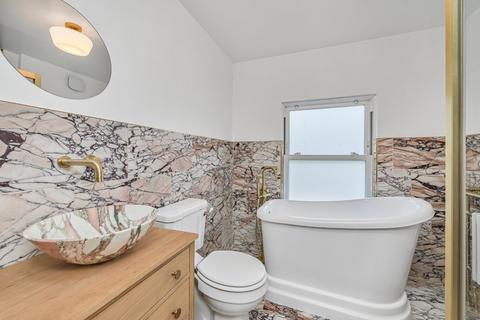 3 bedroom terraced house to rent, Elm Park, London, SW2