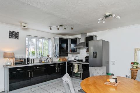 undefined, Cwrt Y Terfyn, Saltney, Chester