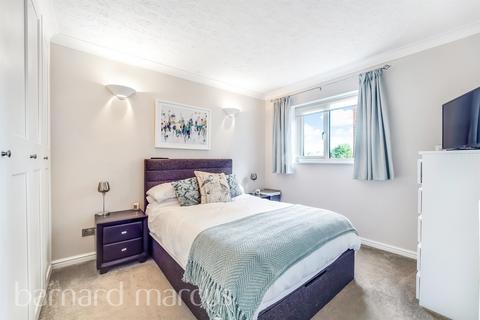 2 bedroom flat for sale, Rembrandt Court, Epsom