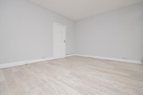 3 bedroom maisonette to rent, Claybury Broadway, Ilford, IG5 0LQ