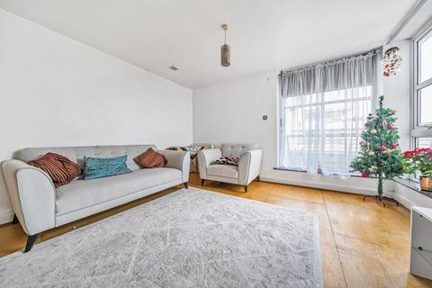 1 bedroom flat for sale, Barrier Point Road, London, E16