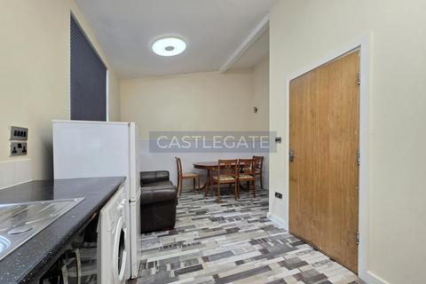 2 bedroom ground floor flat to rent, Fitzwilliam House, Fitzwilliam Street, Huddersfield, HD1 5BB