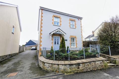4 bedroom detached house for sale, Glannant Road, Carmarthen, Carmarthenshire.