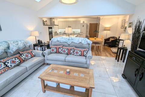 4 bedroom detached house for sale, Glannant Road, Carmarthen, Carmarthenshire.