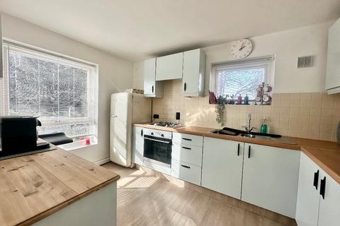 2 bedroom apartment for sale, Sunnydene Close, Harold Wood, Romford