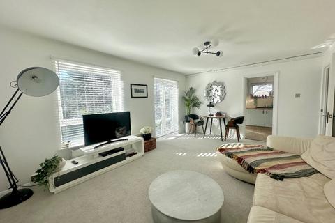 2 bedroom apartment for sale, Sunnydene Close, Harold Wood, Romford