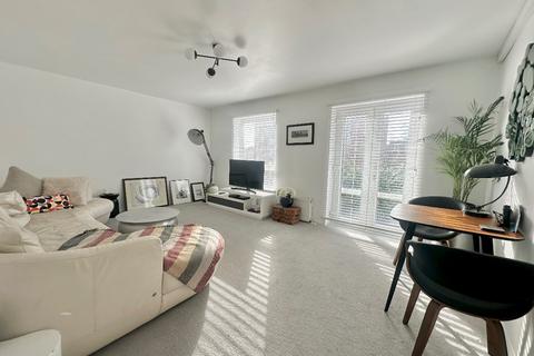 2 bedroom apartment for sale, Sunnydene Close, Harold Wood, Romford