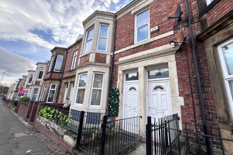 4 bedroom maisonette to rent, Brinkburn Avenue, Gateshead NE8