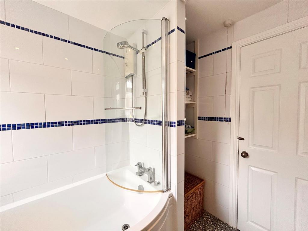 Bathroom 2.jpg