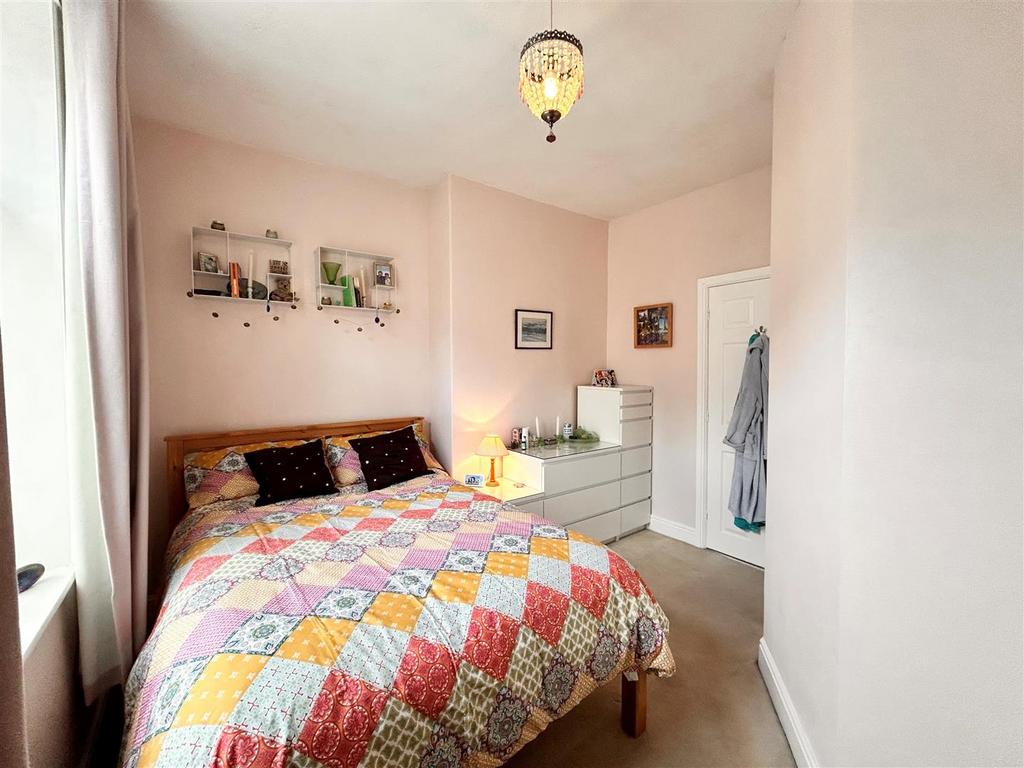 Bed 1 2.jpg