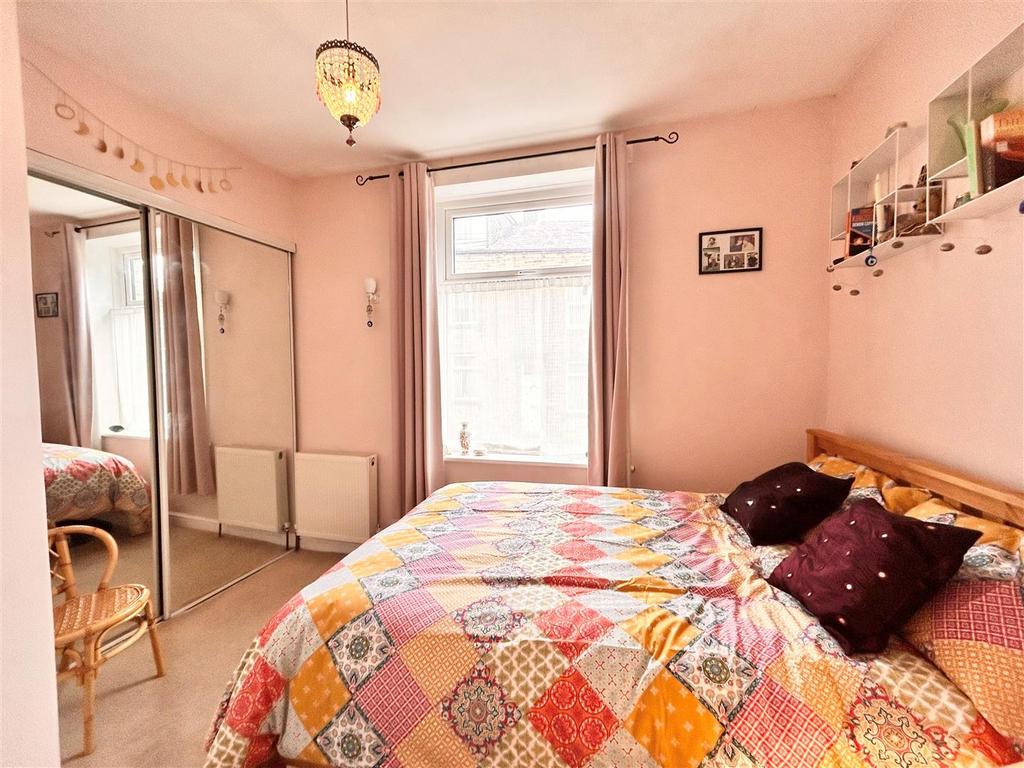 Bed 1 3.jpg