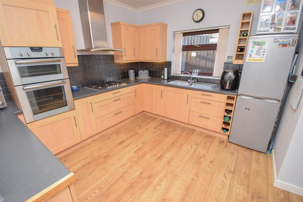 KITCHEN-2.jpg