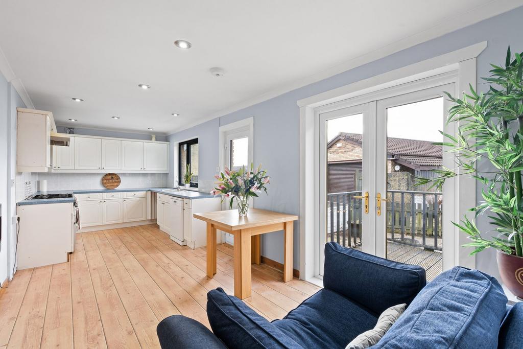 Kitchen/ Dining Room