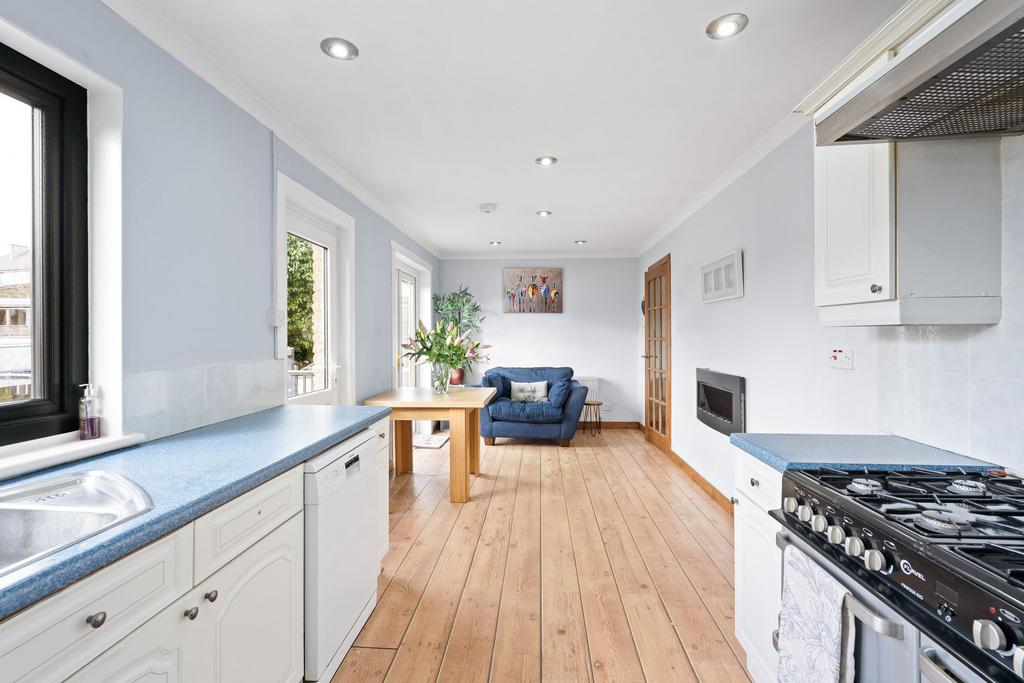 Kitchen/ Dining Room