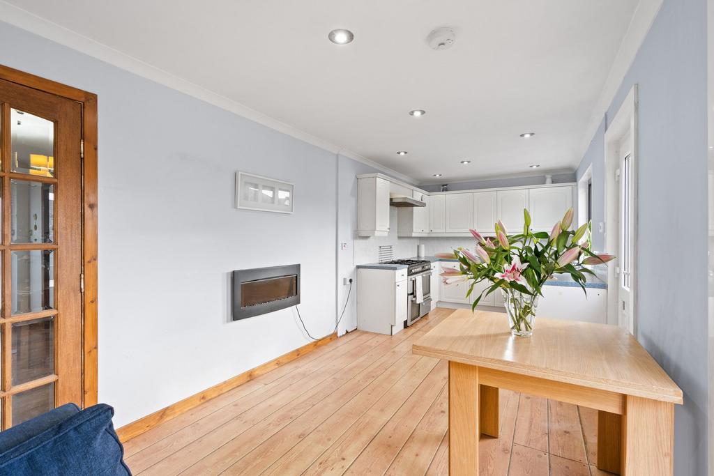 Kitchen/ Dining Room