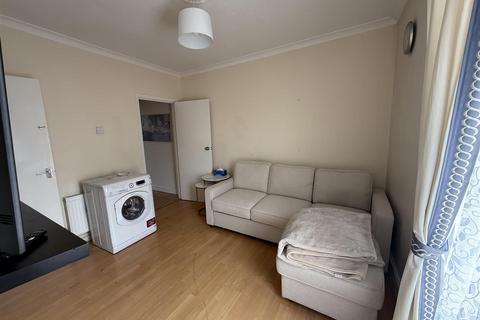 1 bedroom flat to rent, High Street North, Dunstable