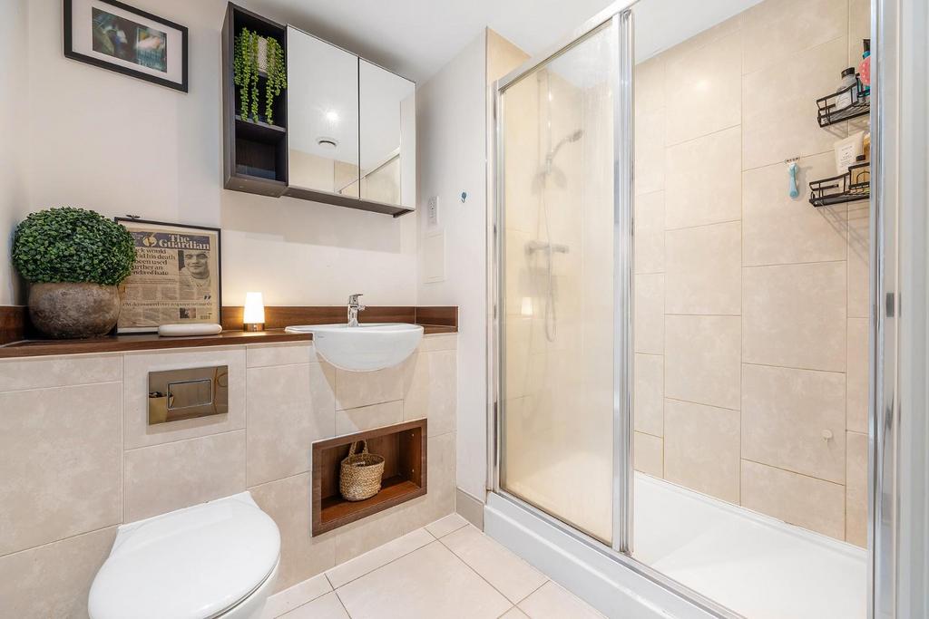 Ensuite.JPG