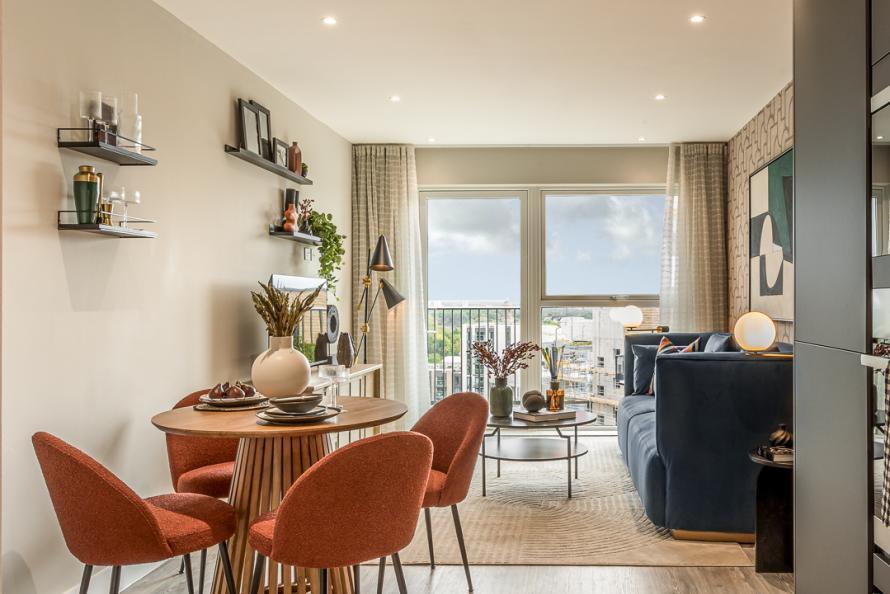 Kew Bridge Rise, 1 Bed show home, dining