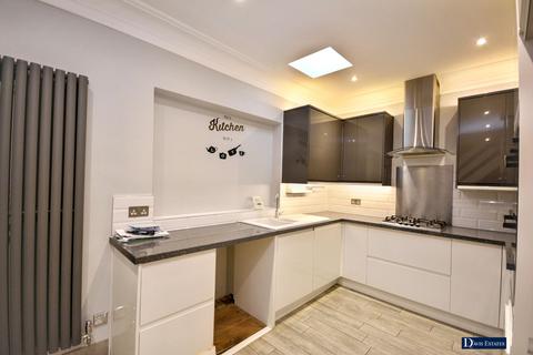 3 bedroom chalet for sale, Hillview Avenue, Hornchurch, RM11